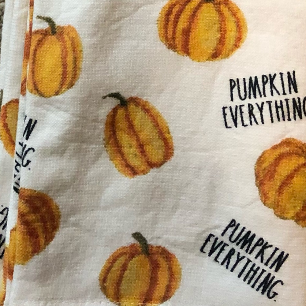 ๐ Rae Dunn PUMPKIN EVERYTHING Kitchen Towels 2 - Picture 3 of 8